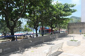 Pé na areia do Guarujá - Praia do Tombo (12F)