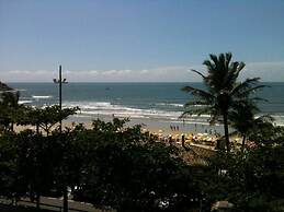 Pé na areia do Guarujá - Praia do Tombo (12F)