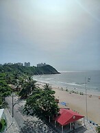 Pé na areia do Guarujá - Praia do Tombo (12F)