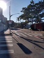 Pé na areia do Guarujá - Praia do Tombo (12F)