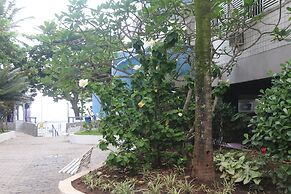 Pé na areia do Guarujá - Praia do Tombo (12F)