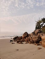 Pé na areia do Guarujá - Praia do Tombo (12F)