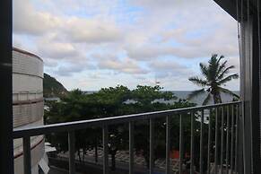 Pé na areia do Guarujá - Praia do Tombo (12F)