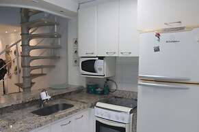 Pé na areia do Guarujá - Praia do Tombo (12F)