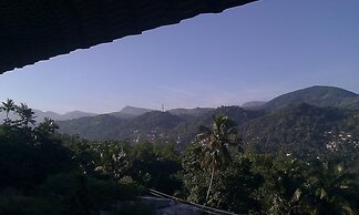 Deer Point Hotel Kandy