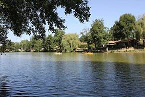 Camping Les Lacs de Courtes - Chalets