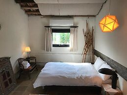 Yellow and Black Guesthouse