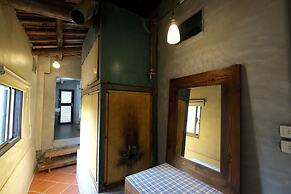 Yellow and Black Guesthouse