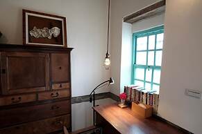 Yellow and Black Guesthouse