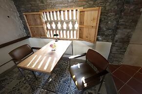 Yellow and Black Guesthouse