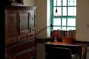 Yellow and Black Guesthouse