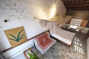 Yellow and Black Guesthouse