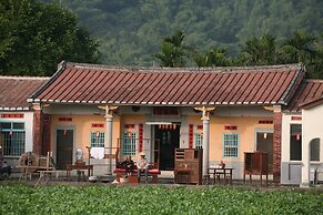 Yellow and Black Guesthouse
