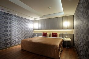 Surreal Motel- XinJhung Branch