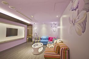 Surreal Motel- XinJhung Branch