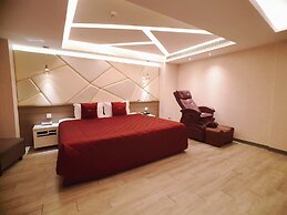 Surreal Motel- XinJhung Branch