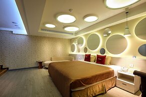 Surreal Motel- XinJhung Branch