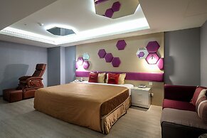 Surreal Motel- XinJhung Branch