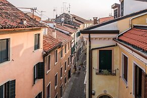 Basilica Sant'Antonio at 100 meters