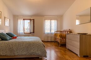 Basilica Sant'Antonio at 100 meters