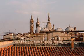 Basilica Sant'Antonio at 100 meters