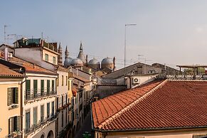 Basilica Sant'Antonio at 100 meters