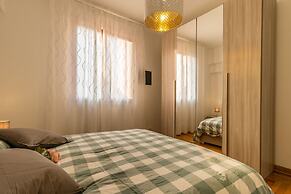 Basilica Sant'Antonio at 100 meters