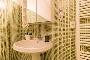 Basilica Sant'Antonio at 100 meters