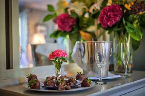 Candlelight Inn Napa Valley