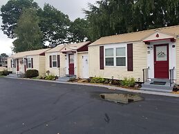 Hills Motor Court & Marina