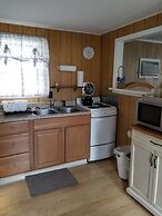 Hills Motor Court & Marina