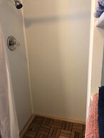 Hills Motor Court & Marina