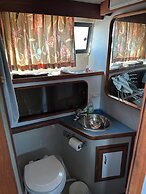 Hills Motor Court & Marina