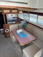 Hills Motor Court & Marina