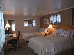 Hills Motor Court & Marina