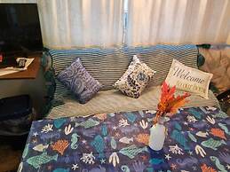 Hills Motor Court & Marina