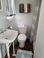 Hills Motor Court & Marina