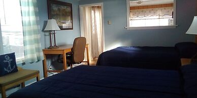 Hills Motor Court & Marina