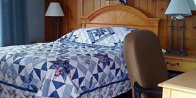 Hills Motor Court & Marina