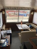 Hills Motor Court & Marina