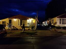 Hills Motor Court & Marina