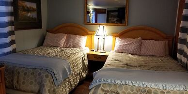 Hills Motor Court & Marina