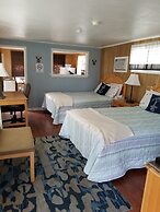 Hills Motor Court & Marina