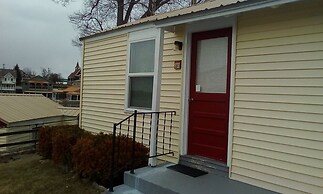 Hills Motor Court & Marina