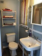 Hills Motor Court & Marina