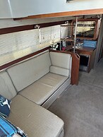 Hills Motor Court & Marina