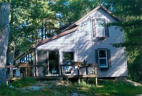 Hills Motor Court & Marina