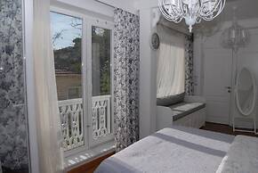 Dzg House