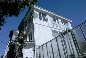 Dzg House