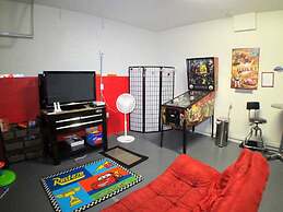 6BR 4BA Home in Windsor Hills by CV-2537